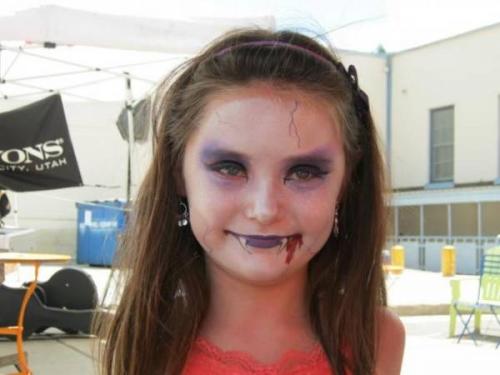 Макияж вампира пошагово. Мужской макияж вампира на Хэллоуин