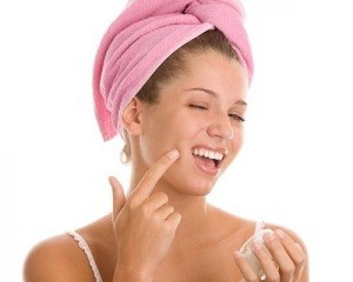 Как замазать прыщи без тональника. Как замаскировать прыщи без косметики