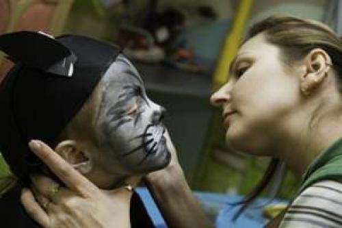 Грим на Хэллоуин вампирши. Пошаговая техника создания make-up вампирши на Хэллоуин 09 Грим на Хэллоуин вампирши. Пошаговая техника создания make-up вампирши на Хэллоуин 09