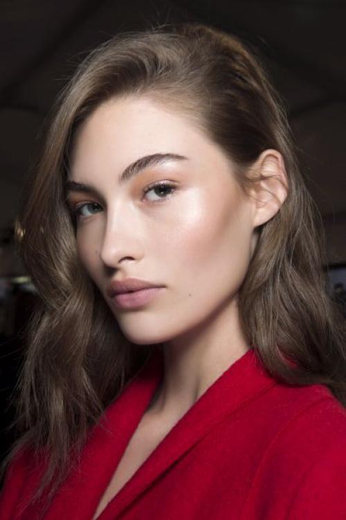 Сатиновый хайлайтер. Кремовый или сухой хайлайтер: какой лучше?