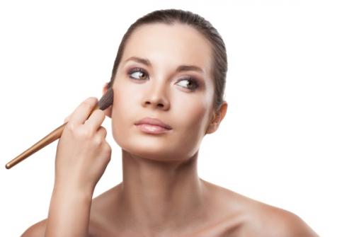 Макияж для круглого лица с карими глазами