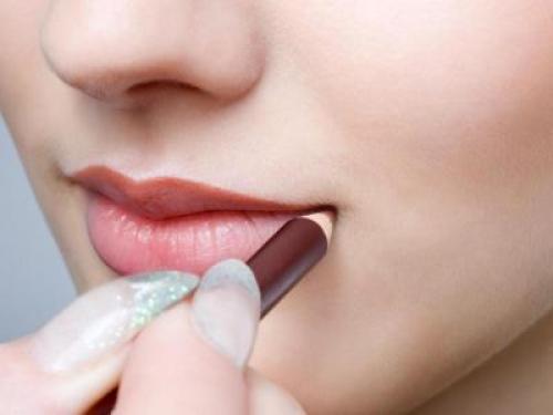 Как правильно красить тонкие губы. Эстетика превыше всего!