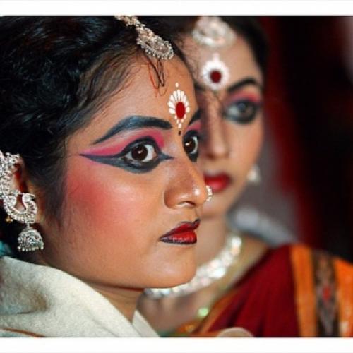 Цветные стрелки для голубых глаз. Цветные стрелки на глазах: когда это красиво и не пошло 14 Цветные стрелки для голубых глаз. Цветные стрелки на глазах: когда это красиво и не пошло 14