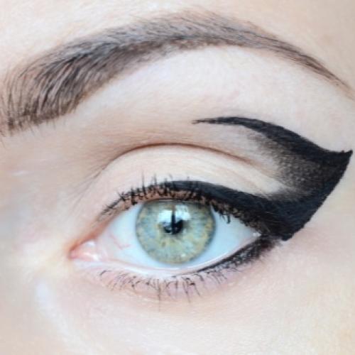 Цветные стрелки для голубых глаз. Цветные стрелки на глазах: когда это красиво и не пошло 12 Цветные стрелки для голубых глаз. Цветные стрелки на глазах: когда это красиво и не пошло 12