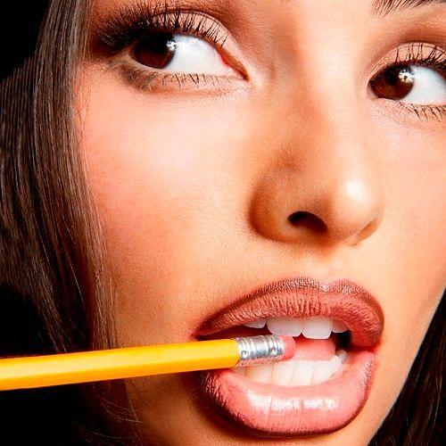 Как красить губы карандашом, чтобы увеличить. Зачем нужен карандаш в макияже для губ?