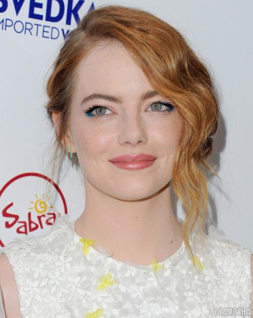 Цветные стрелки для голубых глаз. Синяя подводка для глаз: учимся у звезд