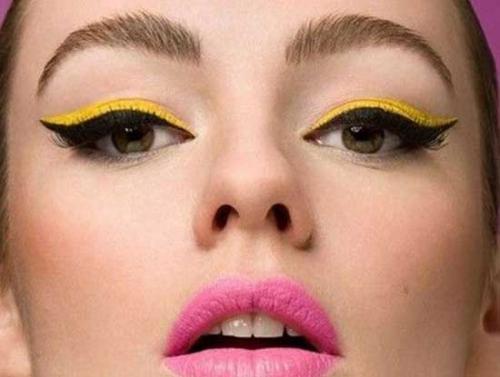 Фиолетовые стрелки. Красивый макияж с двойными стрелками: идеи