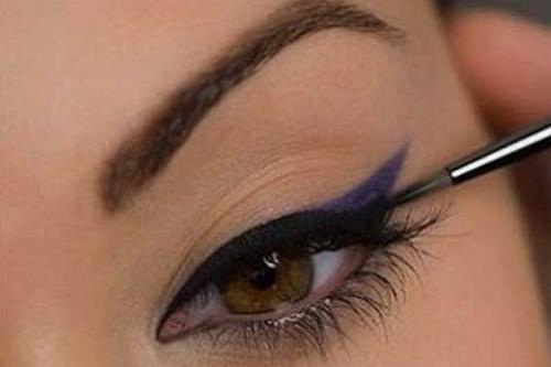Фиолетовые стрелки. Красивый макияж с двойными стрелками: идеи