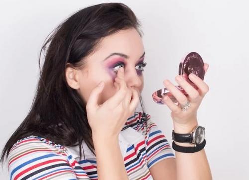 Макияж для девушки вампира. Макияж вампирши на Хэллоуин 21 Макияж для девушки вампира. Макияж вампирши на Хэллоуин 21