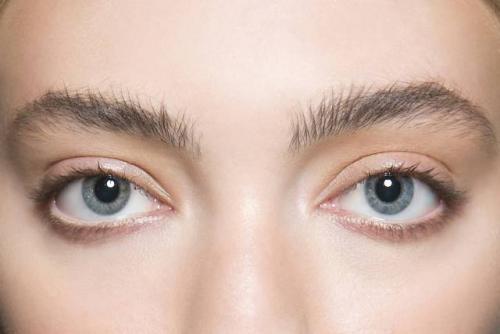 Гель для бровей прозрачный мейбелин. Зачем нужен гель для бровей и как им пользоваться?