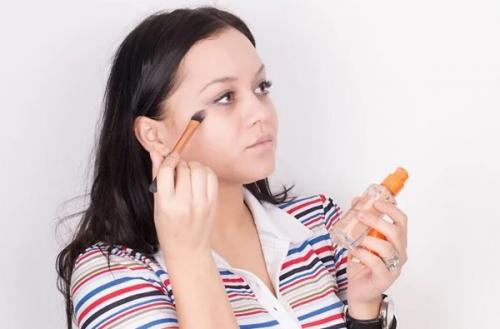 Макияж для девушки вампира. Макияж вампирши на Хэллоуин 17 Макияж для девушки вампира. Макияж вампирши на Хэллоуин 17