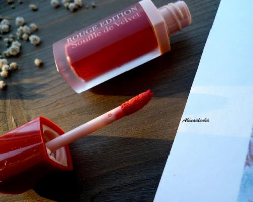 Bourjois жидкая помада для губ Rouge Edition Velvet. Bourjois Rouge Edition Souffle de Velvet #08 Carameli Melo. Reviews \ Бархатный флюид для губ. Отзыв, свотчи
