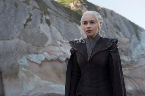 Эмилия Кларк курит. 10 интересных фактов об Эмилии Кларк, которую мы знаем, как Дейенерис Таргариен