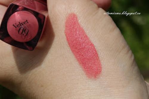 Bourjois Rouge Edition Velvet Lipstick. Попытка №1 примерить матовые губы. Bourjois Rouge Edition Velvet Lipstick в оттенке # 09 Happy NudeYear. Отзыв.