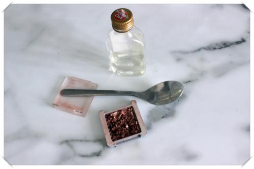 Как починить тени если они разбились без спирта. Как починить разбитые тени, румяна или пудру (с фото)