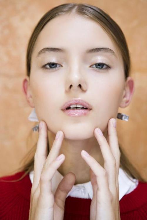 Как замаскировать следы от прыщей. Как спрятать шрамы от акне с помощью макияжа?