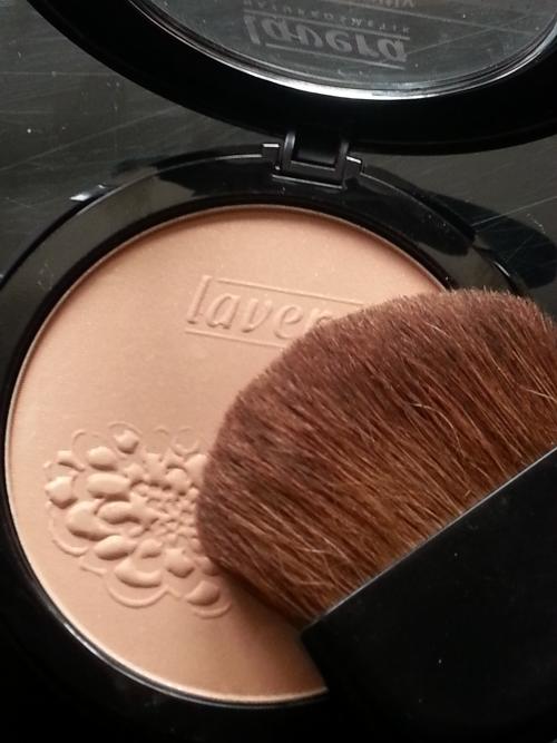 Пудра lavera. Lavera, Alverde: бронзирующая пудра в оттенке #1 Sunlight и тени-однушка в оттенке #20 Warm Vanilla