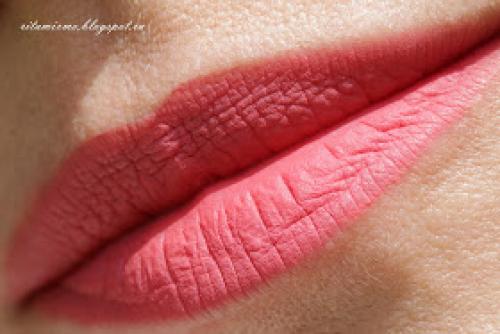 Bourjois Rouge Edition Velvet Lipstick. Попытка №1 примерить матовые губы. Bourjois Rouge Edition Velvet Lipstick в оттенке # 09 Happy NudeYear. Отзыв.