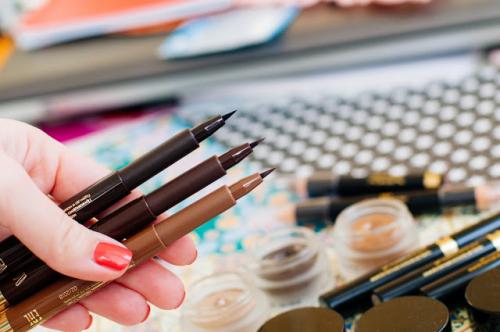 Оттеночный гель для бровей летуаль. Коллекция средств для бровей ID от Лэтуаль Selection.