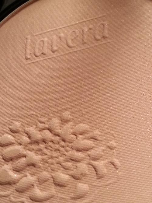 Пудра lavera. Lavera, Alverde: бронзирующая пудра в оттенке #1 Sunlight и тени-однушка в оттенке #20 Warm Vanilla