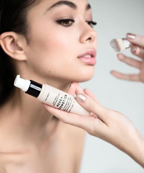 Как сделать, чтобы тени долго держались в домашних условиях. Как правильно наносить тени, чтобы они держались весь день: 3 секрета