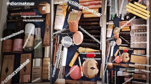 Блейк Лайвли любимая косметика. Блейк Лайвли редко публикует, что-то личное в своем Instagram-аккаунте, а вот делиться бьюти-находками ей нравится. Недавно она показала, что находится в ее косметичке.