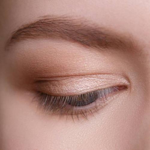 Вечерний макияж для нависшего века: фотоинструкция