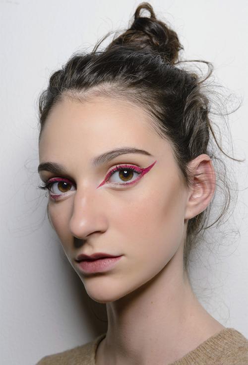 Коричневые стрелки на глазах. Зеленые глаза: фиолетовые стрелки 25 Коричневые стрелки на глазах. Зеленые глаза: фиолетовые стрелки 25