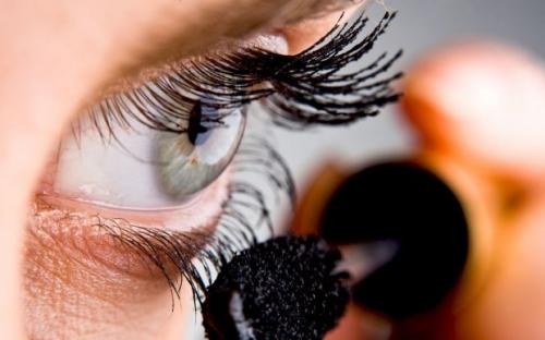 Чем смыть тушь если нет средства. Рассмотрим косметику