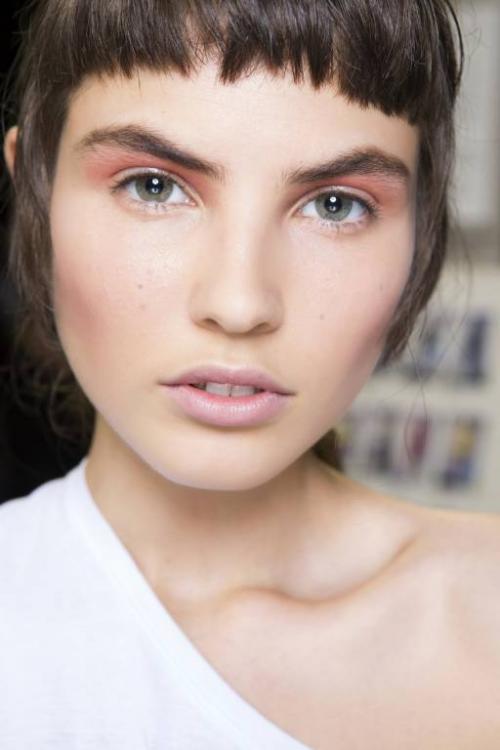 Макияж для круглого лица до и после. Макияж для круглого лица: особенности