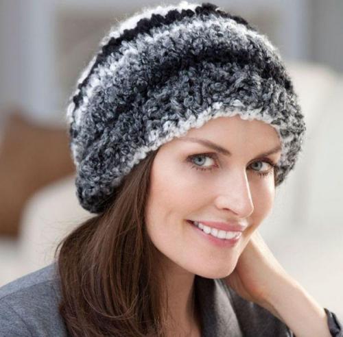 Вязание шапок для женщин 50 лет. Фото модных вязаных шапок для женщин 50 лет, стильные виды и фасоны