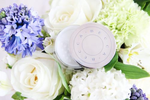 Белая пудра под глаза. Пудра под глаза Becca Under Eye Brightening Setting Powder — отзыв