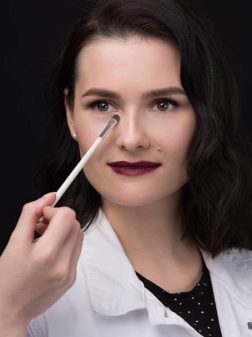 Хайлайтер для круглого лица. Как наносить хайлайтер на лицо?