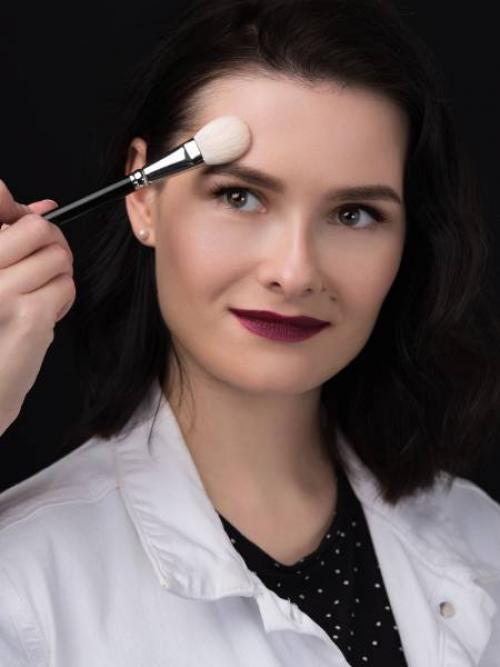 Хайлайтер для круглого лица. Как наносить хайлайтер на лицо?