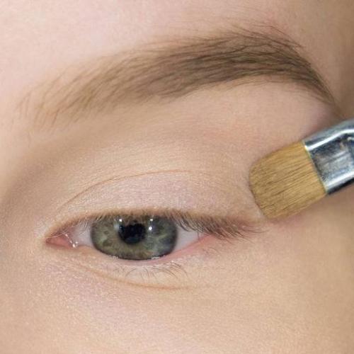 Как нарисовать стрелки подводкой для начинающих. Рисуем стрелки для век гелевой подводкой