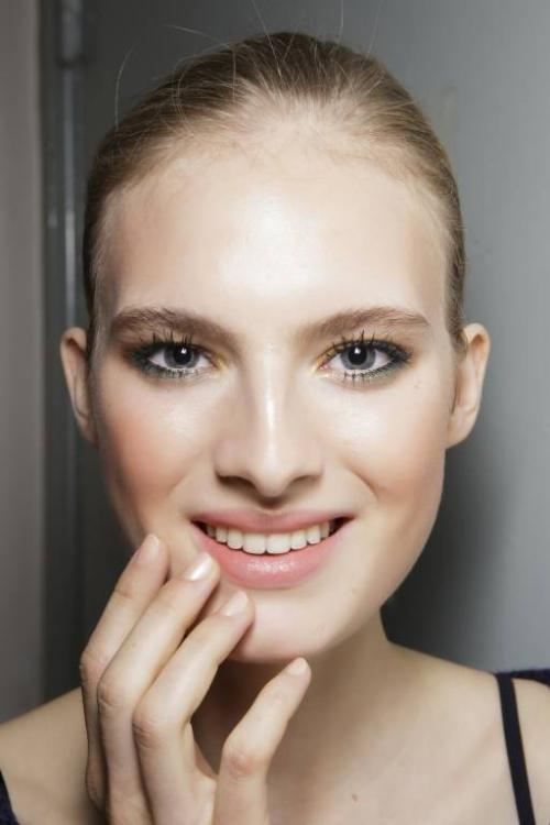 Макияж для круглого лица: особенности