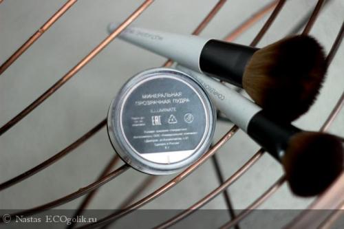 Пудра с мерцающим эффектом. Матирующая пудра Poudre Compacte Matifiante Universelle Nuage, Vivienne Sabo 10