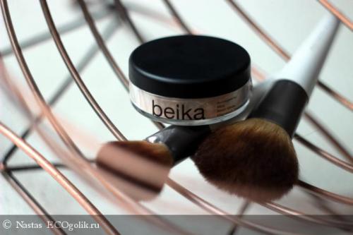 Пудра с мерцающим эффектом. Матирующая пудра Poudre Compacte Matifiante Universelle Nuage, Vivienne Sabo 09