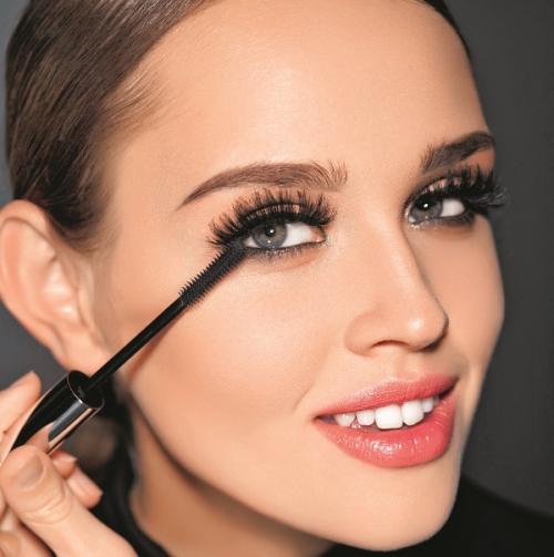 Как с нарощенных ресниц смыть тушь. Как нужно красить ресницы