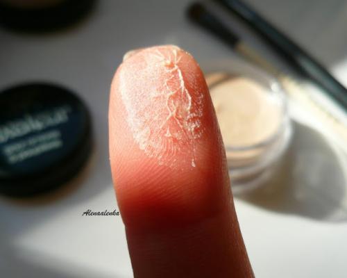 Fixateur от vivienne Sabo. Vivienne Sabo Fixateur. Fixing eyeshadow base \ Фиксирующая база под тени для век. Отзыв, свотчи.