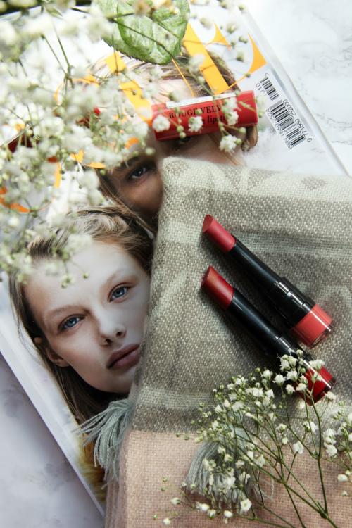 Матовая помада буржуа в стике. Помада - стик Bourjois Rouge Velvet The Lipstick 05 Brique-a-Brac и 11 Berry Formidable