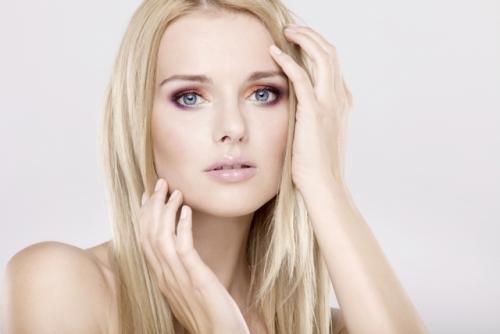 Офисный макияж для блондинок. Пошаговая инструкция: делаем стильный макияж для блондинок с голубыми, серыми и карими глазами (+ВИДЕО)