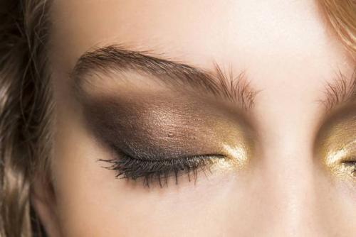Макияж для серых глаз с нависшим веком. Как сделать макияж для голубых глаз с нависшим веком?
