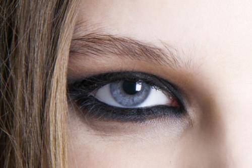 Смоки айс для нависшего века. Макияж для глаз с нависшим веком: smoky eyes