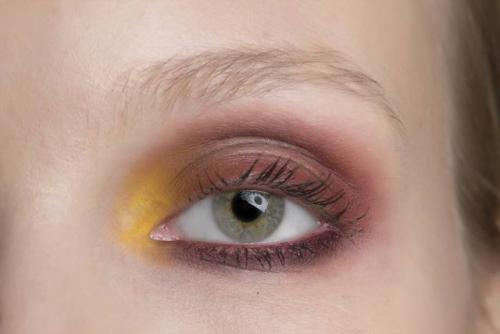 Смоки айс для нависшего века. Макияж для глаз с нависшим веком: smoky eyes