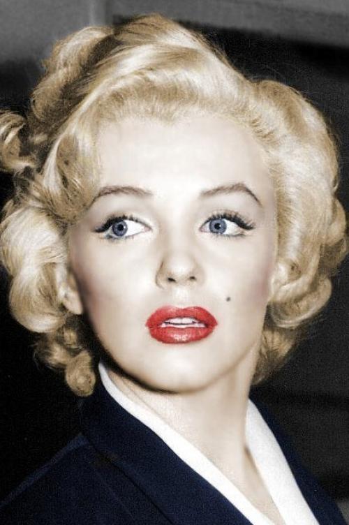 Мерлин Монро делает макияж. Секреты макияжа от визажиста Мэрилин Монро 04