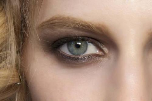 Смоки айс для нависшего века. Макияж для глаз с нависшим веком: smoky eyes