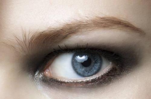 Смоки айс для нависшего века. Макияж для глаз с нависшим веком: smoky eyes