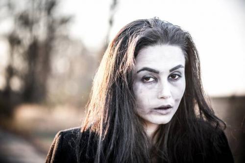 Грим зомби в домашних условиях. Варианты образа зомби для девушки