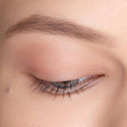 Что такое нависшее веко. Нависшее веко: 7 трюков, которые исправят ситуацию